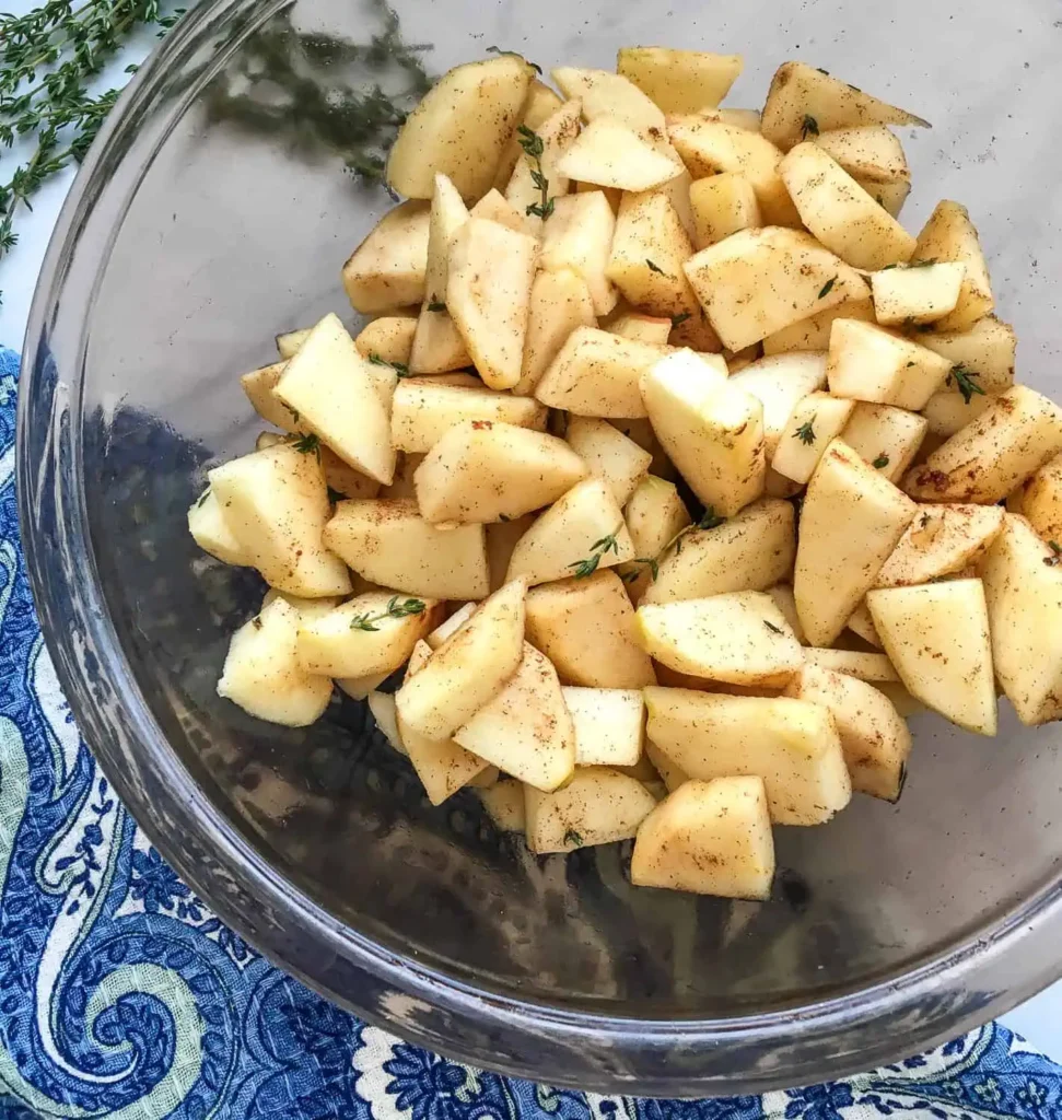 Limited the browning of sliced fruit. A clear bowl of Ripped sliced apples.