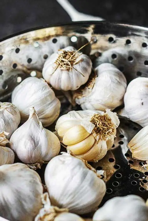 No time like right now to chat about garlic.  A bowl of un peeled garlic.